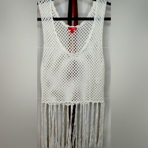 BRAND NEW Bongo Size Jrs XL holed knit fringe tank top white scoop neck.